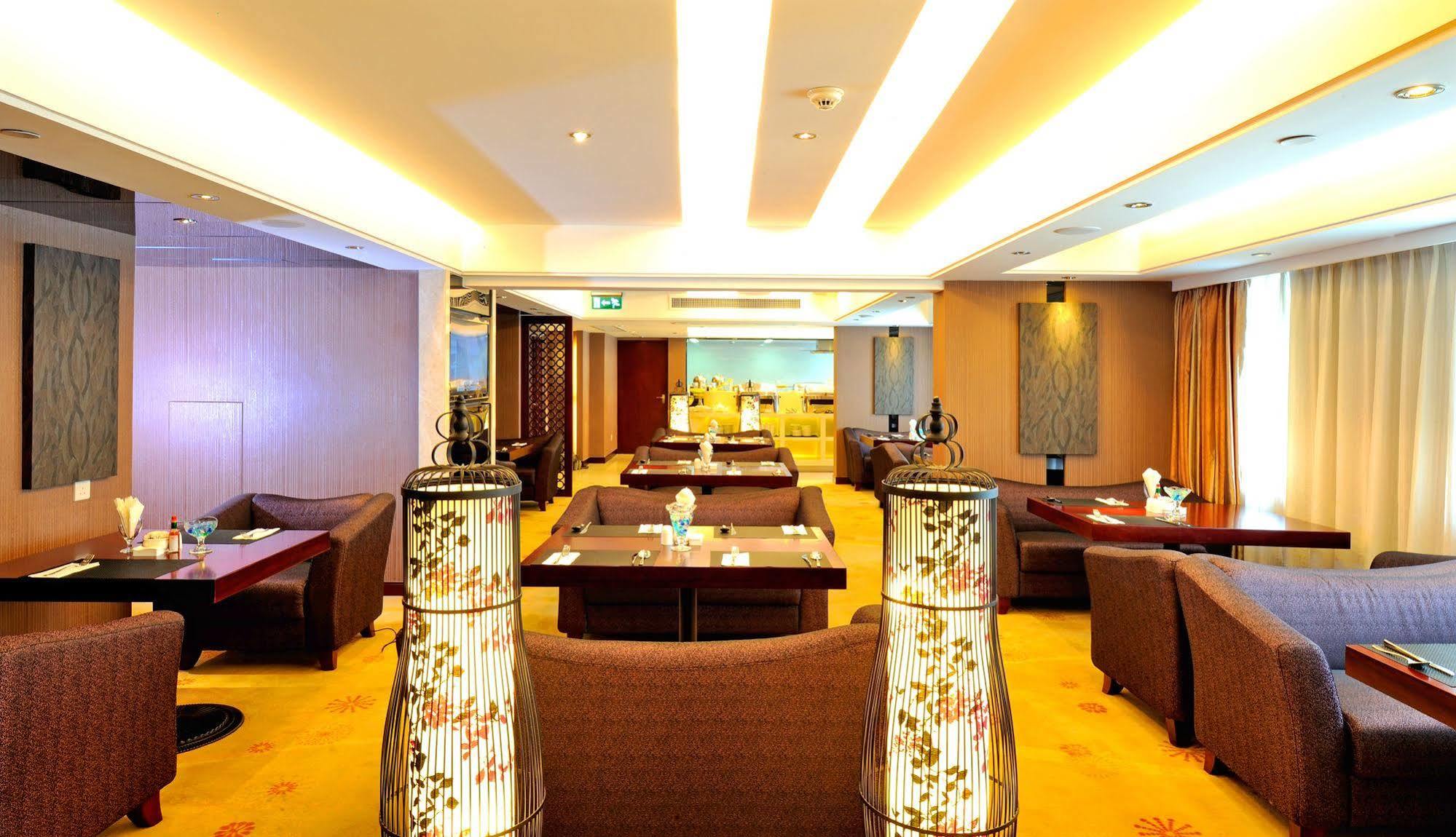 Hotel Beverly Plaza Макао Екстер'єр фото